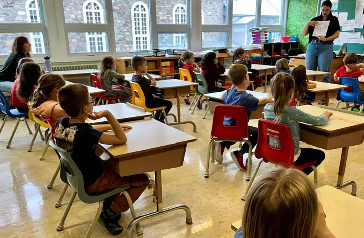 زبان رسمی جایگزین زبان خودمانی شد